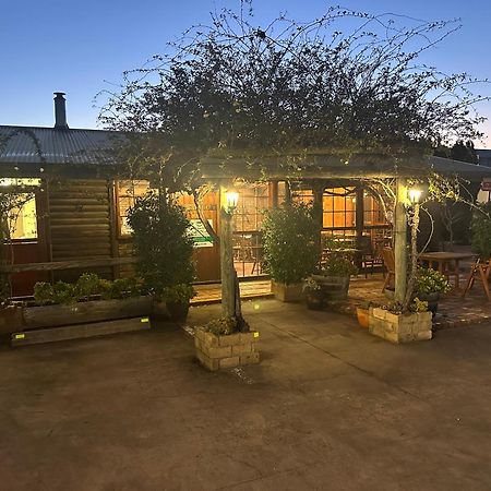 Banjo Paterson Motor Inn Lakes Entrance Exterior photo