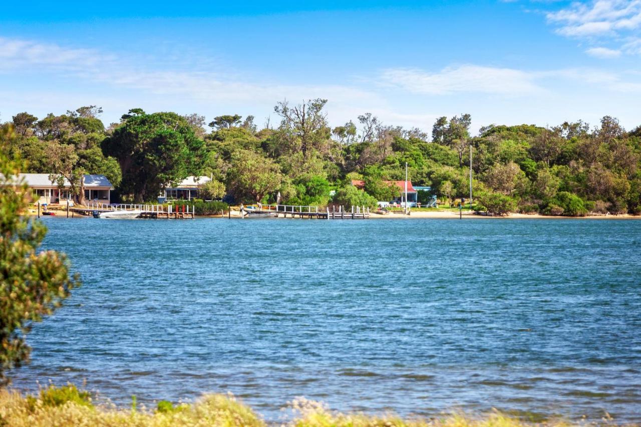 Banjo Paterson Motor Inn Lakes Entrance Exterior photo