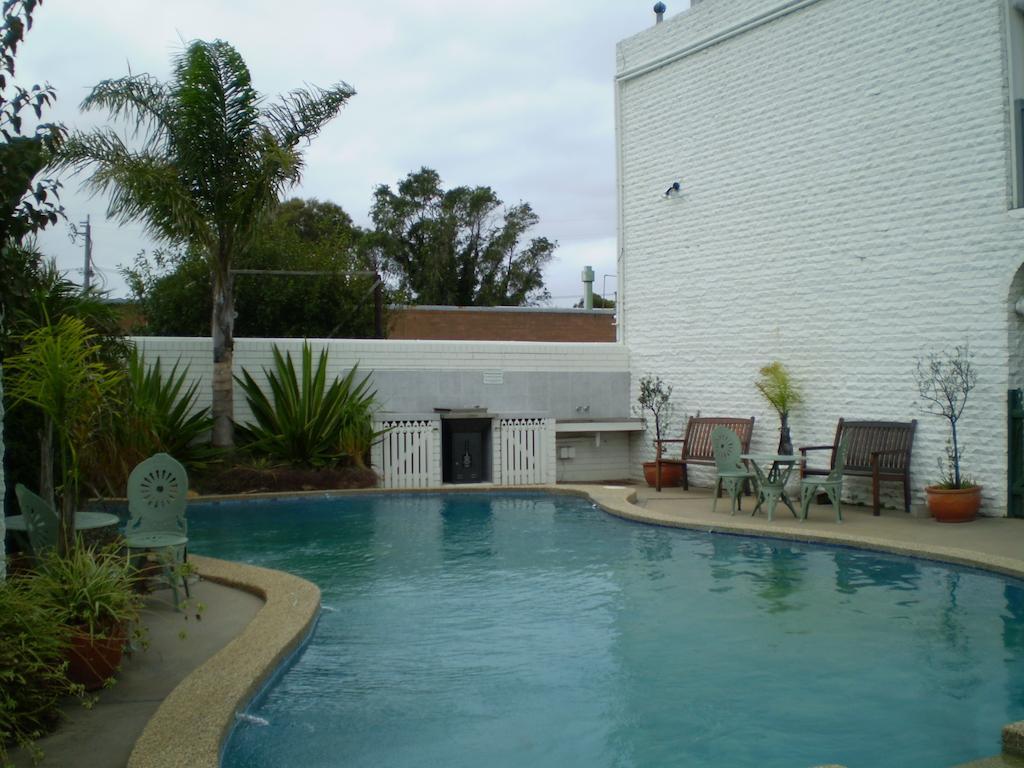 Banjo Paterson Motor Inn Lakes Entrance Exterior photo