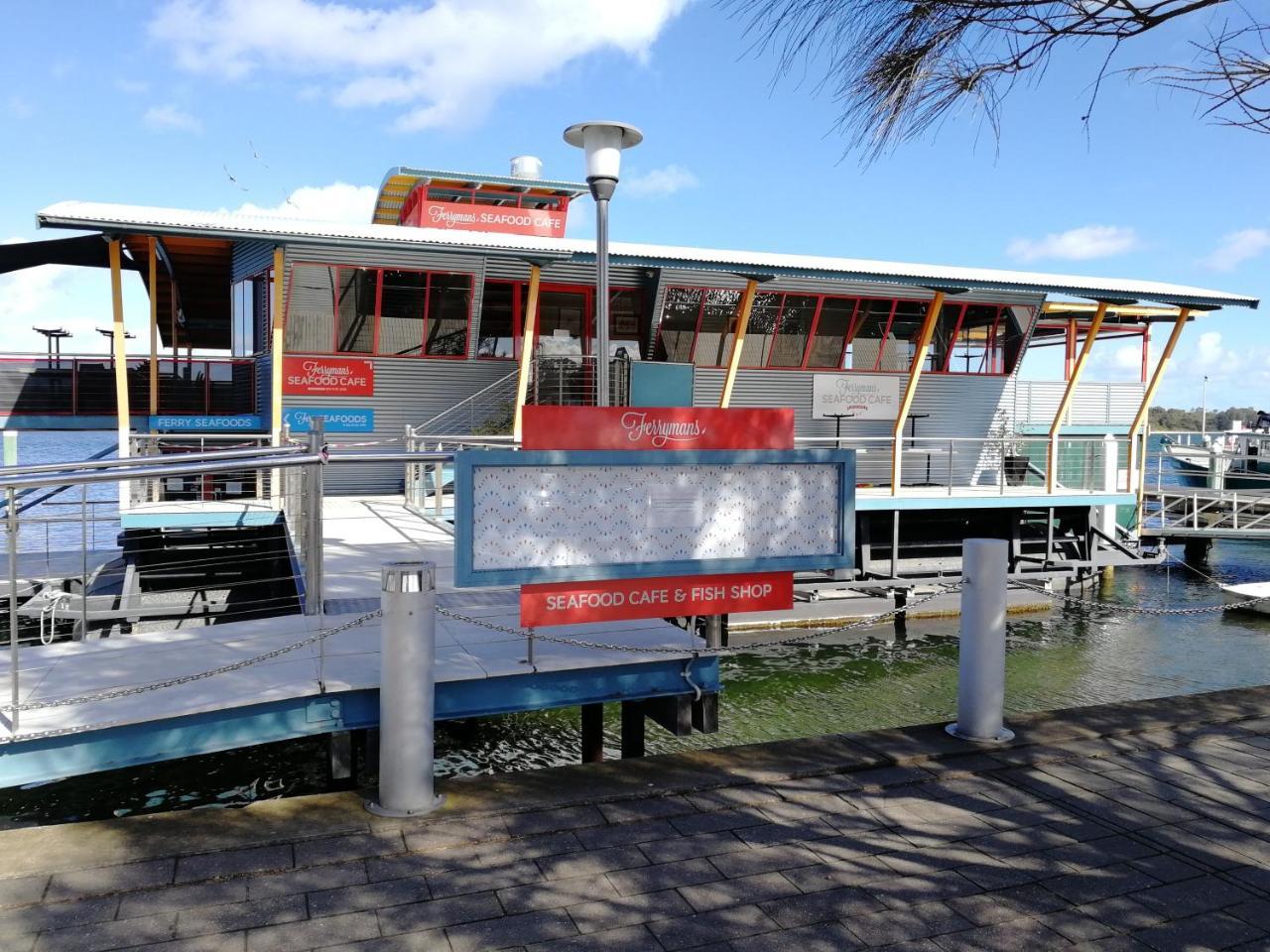 Banjo Paterson Motor Inn Lakes Entrance Exterior photo