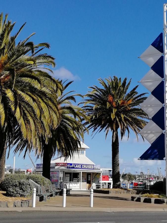 Banjo Paterson Motor Inn Lakes Entrance Exterior photo