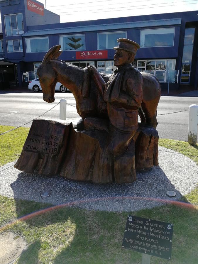 Banjo Paterson Motor Inn Lakes Entrance Exterior photo