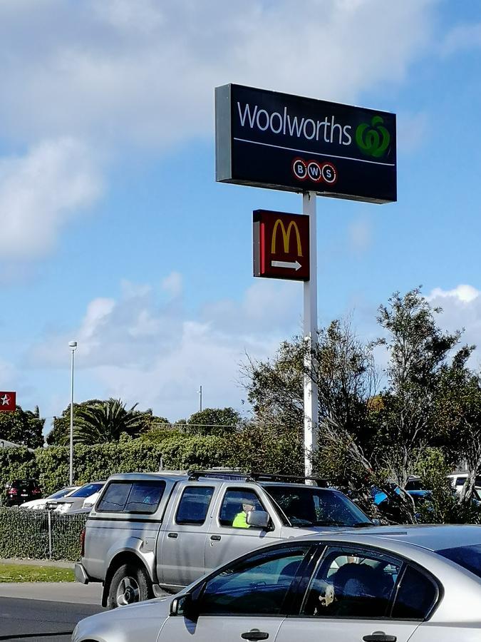 Banjo Paterson Motor Inn Lakes Entrance Exterior photo