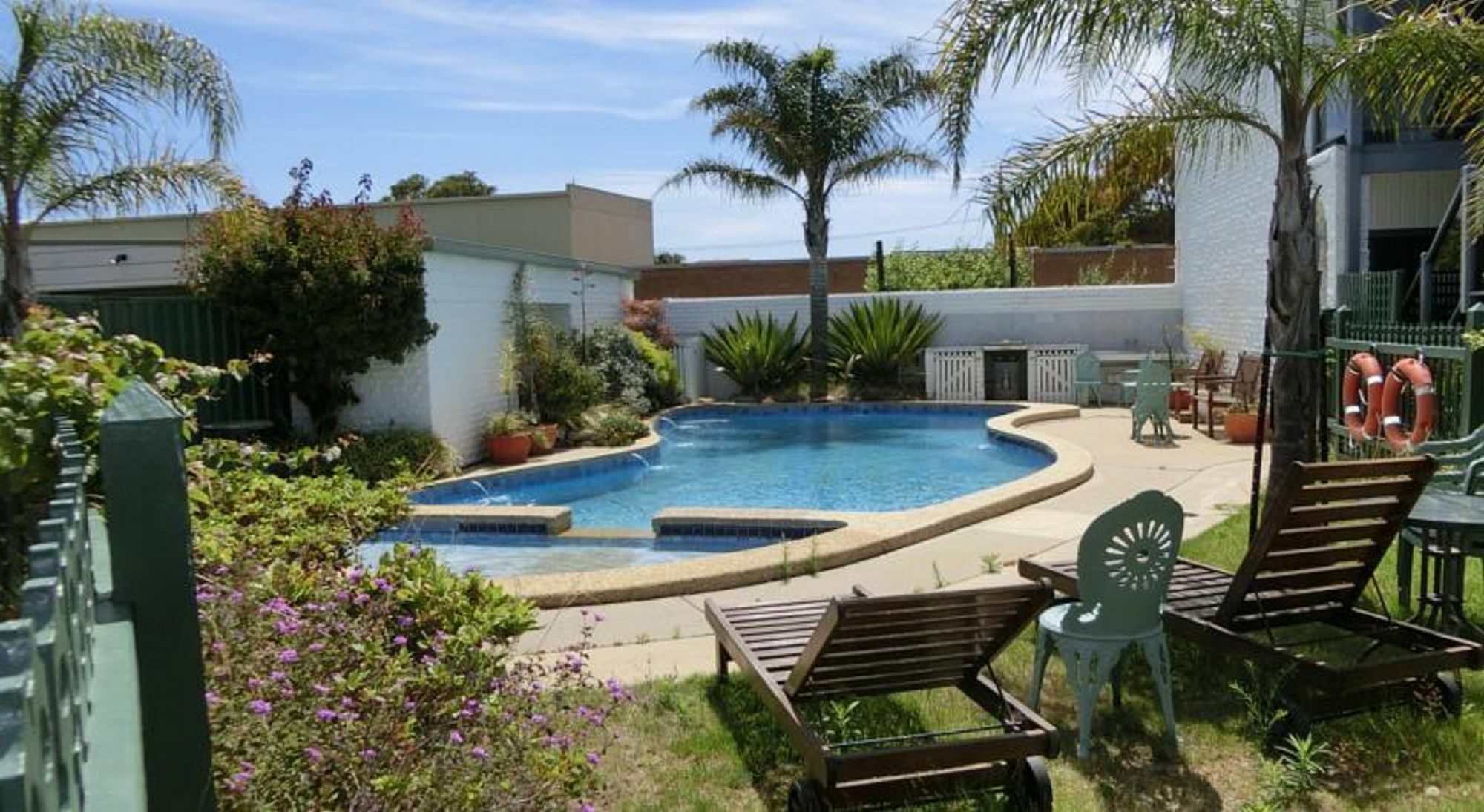 Banjo Paterson Motor Inn Lakes Entrance Exterior photo